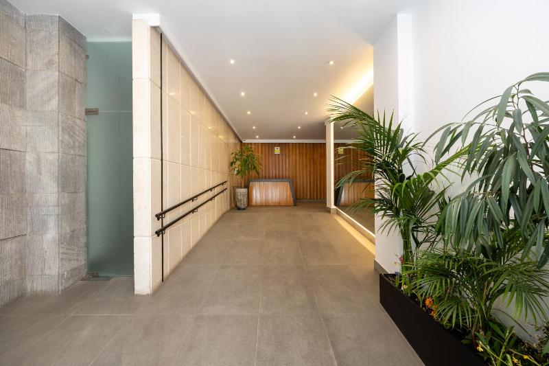 ChezmoiHomes Central Prime Apartment I FREE Parking - image 6