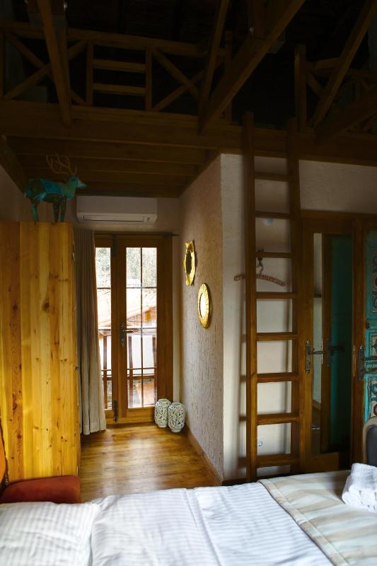 Deluxe Family Room image 4