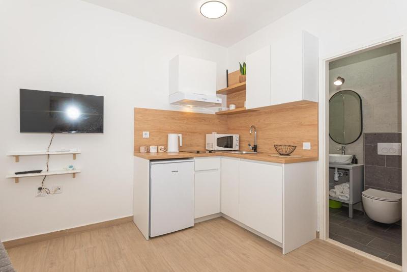 Studio Apartments Lovrić - image 9