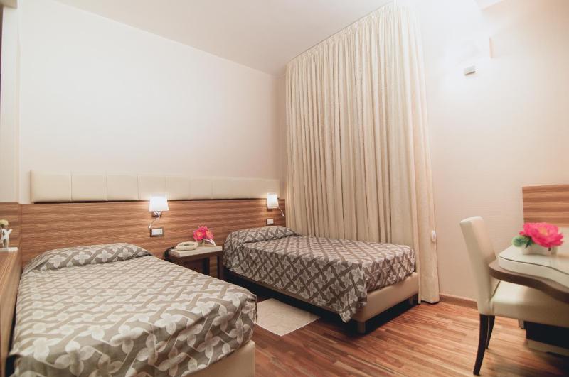 Double or Twin Room image 2