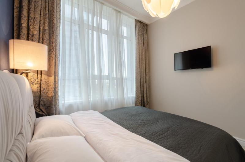 10-197 Central Park John McCain 7 Kyiv centre stunning city view 15 kW backup power Petrovdom Apartment - image 11