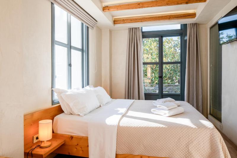 Panellinion Luxury Rooms - image 29