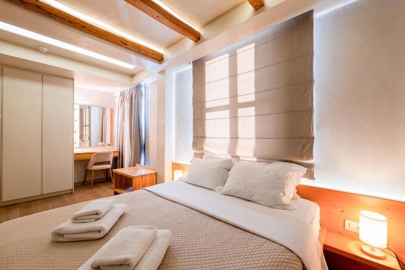 Panellinion Luxury Rooms - image 49