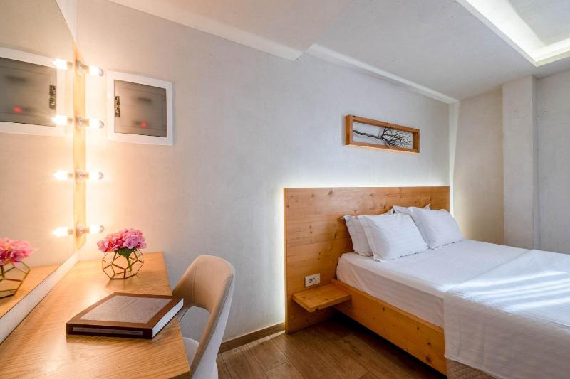 Panellinion Luxury Rooms - image 36