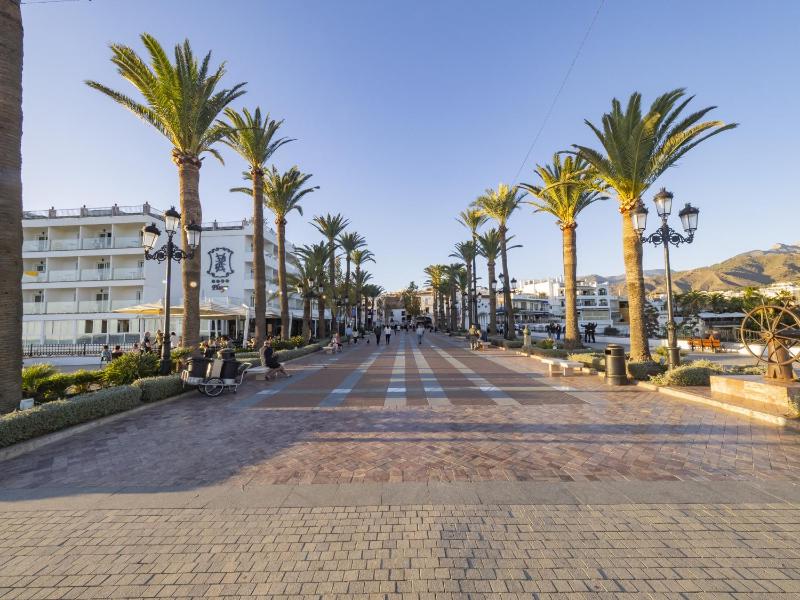 Cubo's Casa Nerja Roof Terrace - image 3