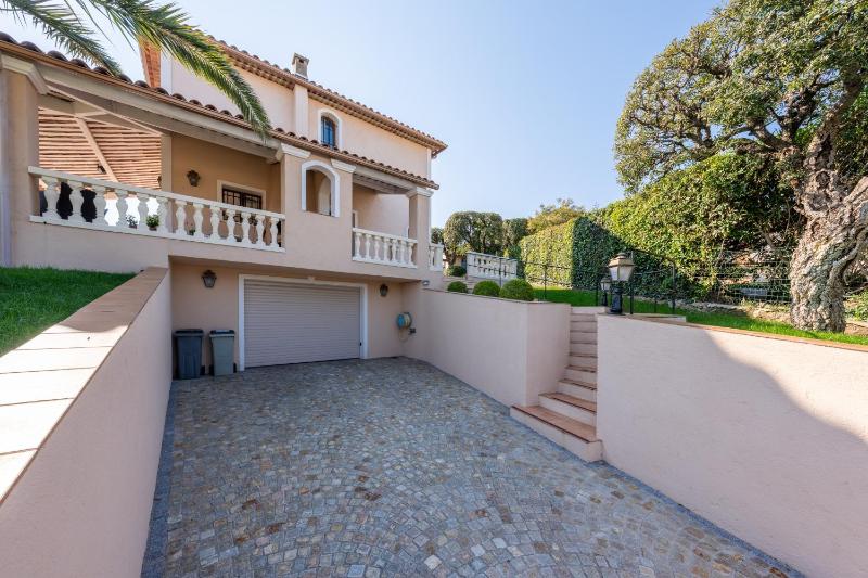 Villa provençale avec piscine et vue mer ! - image 32
