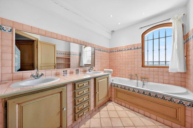Villa provençale avec piscine et vue mer ! - image 4