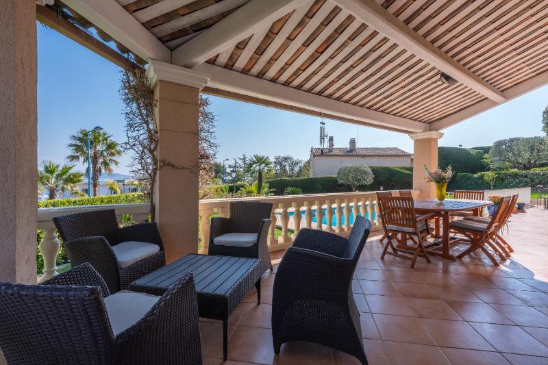 Villa provençale avec piscine et vue mer ! - image 8
