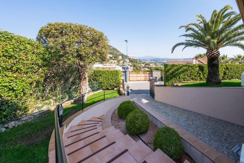 Villa provençale avec piscine et vue mer ! - image 29