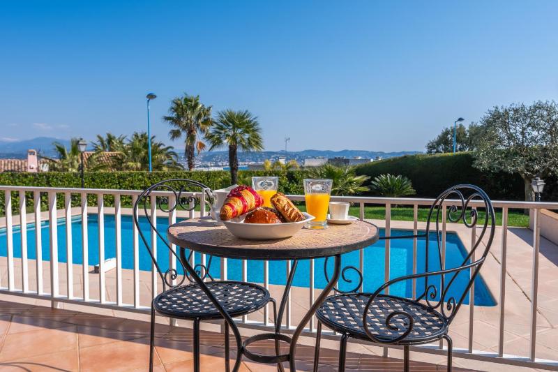Villa provençale avec piscine et vue mer ! - image 22