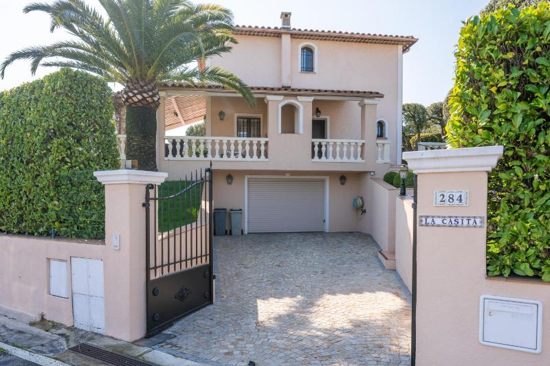 Villa provençale avec piscine et vue mer ! - image 16