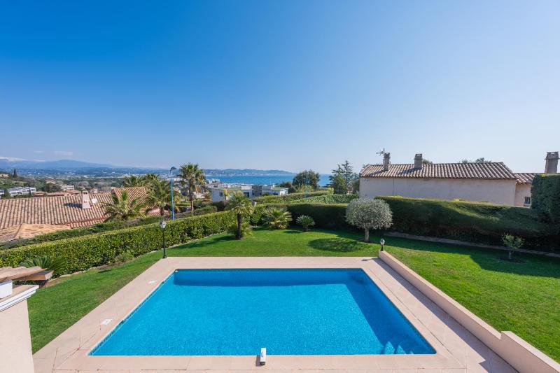 Villa provençale avec piscine et vue mer ! - image 3
