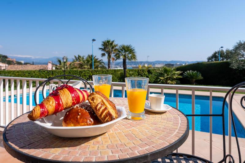 Villa provençale avec piscine et vue mer ! - image 10