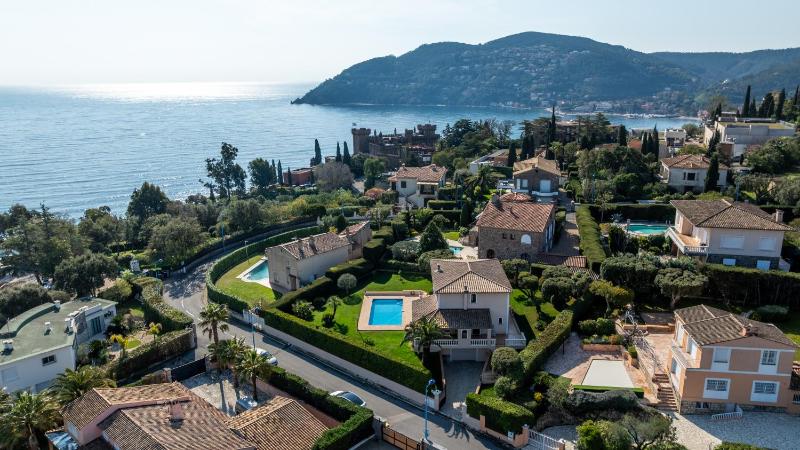 Villa provençale avec piscine et vue mer ! - image 27