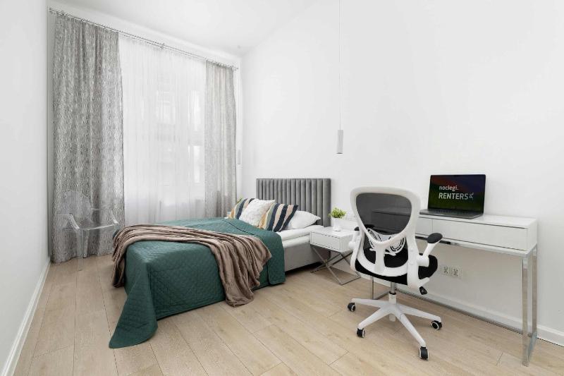 Calm & Functional Apartments in Lublin with SmartTV and Place for Remote Work by Noclegi Renters - image 8