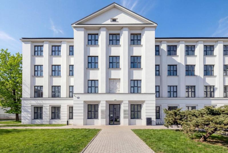 Calm & Functional Apartments in Lublin with SmartTV and Place for Remote Work by Noclegi Renters - image 9