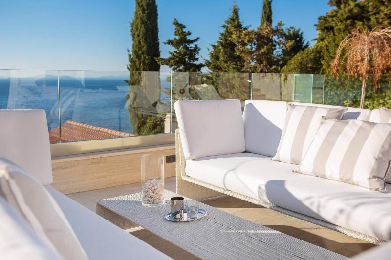 Luxury Villa Primosten Glamour near beach with pool and sauna - image 30