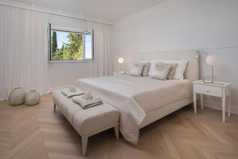 Luxury Villa Primosten Glamour near beach with pool and sauna - image 42
