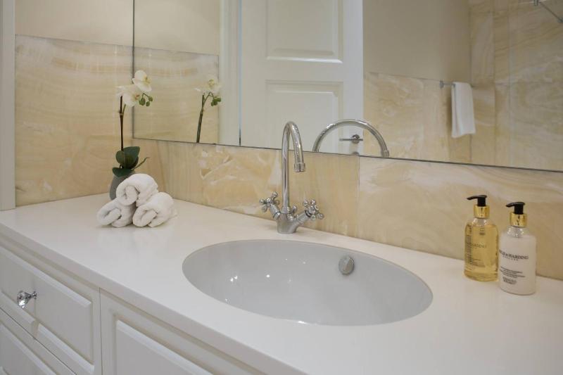 Luxury Villa Primosten Glamour near beach with pool and sauna - image 15