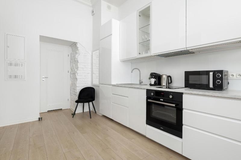 Calm & Functional Apartments in Lublin with SmartTV and Place for Remote Work by Noclegi Renters - image 37