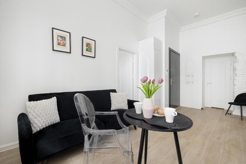 Calm & Functional Apartments in Lublin with SmartTV and Place for Remote Work by Noclegi Renters - image 40