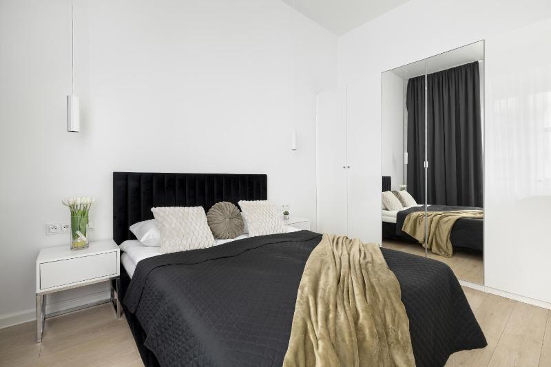 Calm & Functional Apartments in Lublin with SmartTV and Place for Remote Work by Noclegi Renters - image 24