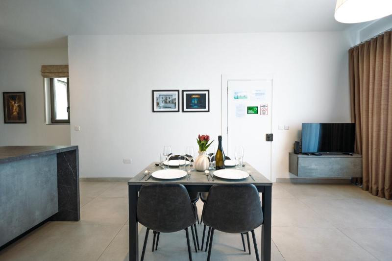 Bright and Modern 2BR Penthouse St Julians - image 16