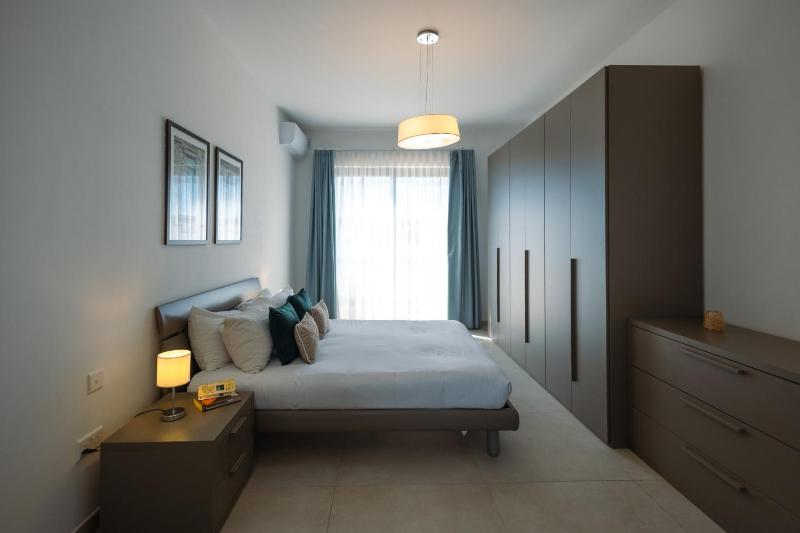 Bright and Modern 2BR Penthouse St Julians - image 4