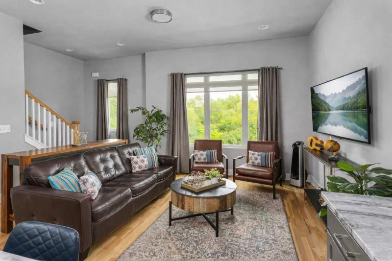 Luxury Nashville Rooftop Retreat Sleeps 12 - image 13