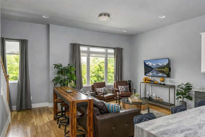 Luxury Nashville Rooftop Retreat Sleeps 12 - image 10