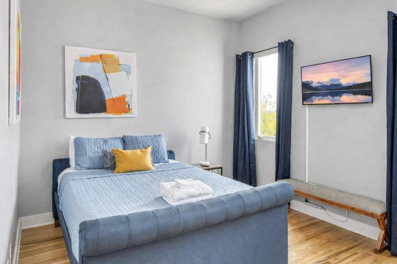 Luxury Nashville Rooftop Retreat Sleeps 12 - image 12