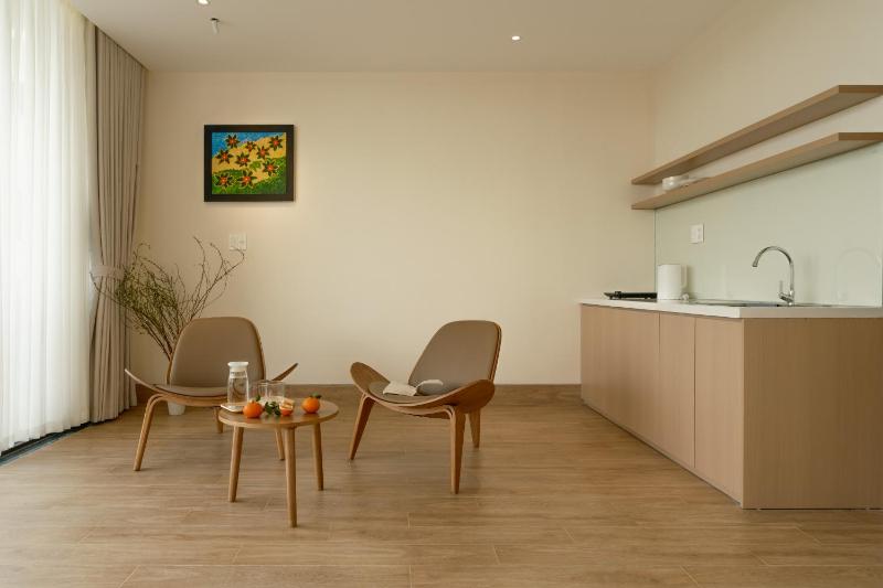 Elora House - image 6