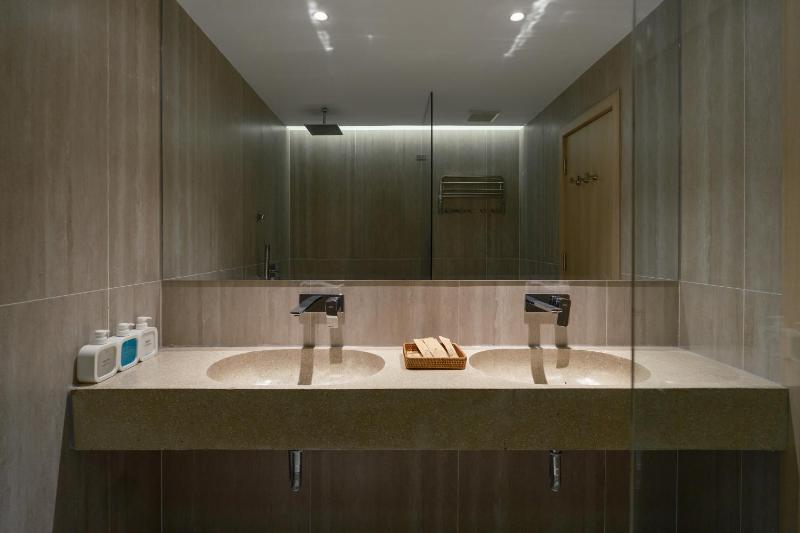 Elora House - image 3