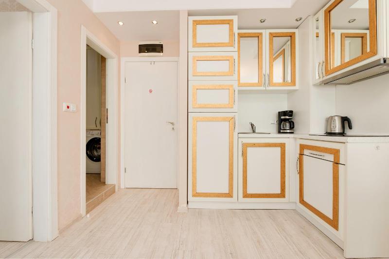 Harmony Suites 5 - Monte Carlo Holiday Apartment - image 3