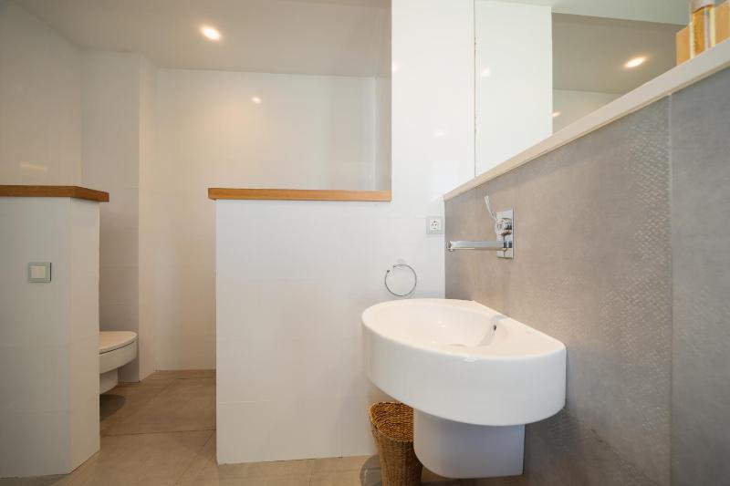 Villa Privada con Piscina y Jardín en Las Chapas Marbella - image 10