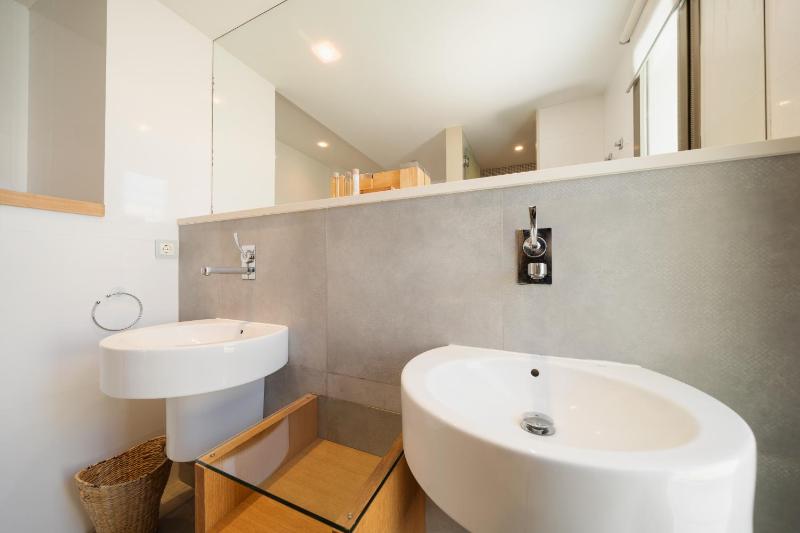 Villa Privada con Piscina y Jardín en Las Chapas Marbella - image 27