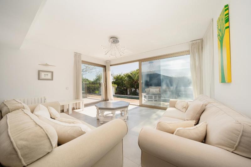 Villa Privada con Piscina y Jardín en Las Chapas Marbella - image 42