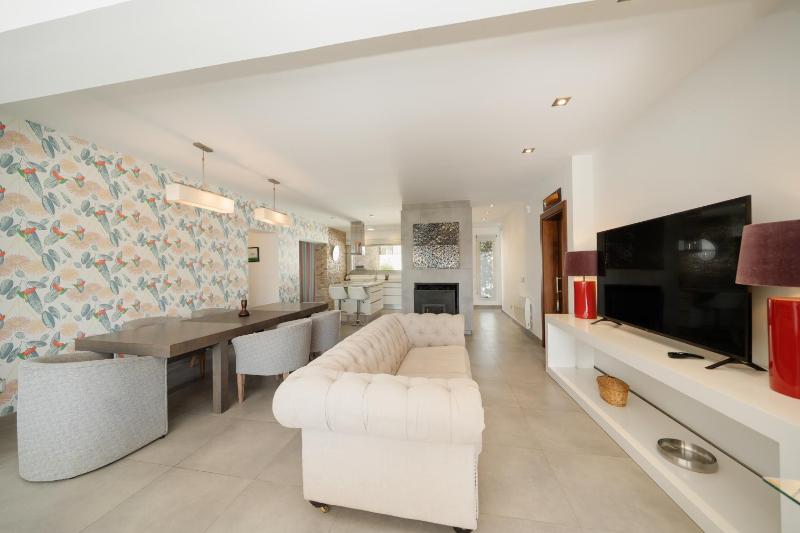 Villa Privada con Piscina y Jardín en Las Chapas Marbella - image 44