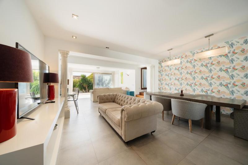 Villa Privada con Piscina y Jardín en Las Chapas Marbella - image 32