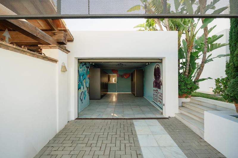 Villa Privada con Piscina y Jardín en Las Chapas Marbella - image 15