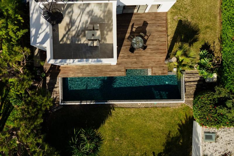 Villa Privada con Piscina y Jardín en Las Chapas Marbella - image 26