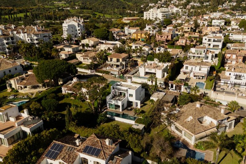Villa Privada con Piscina y Jardín en Las Chapas Marbella - image 50