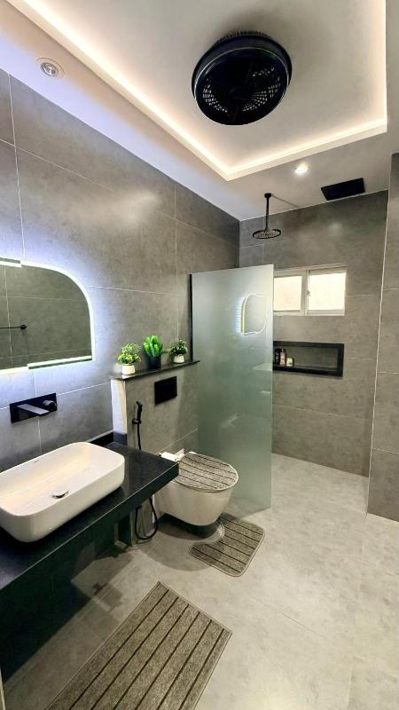 Luxury Private Room Canal Rd Near Galleria - image 6