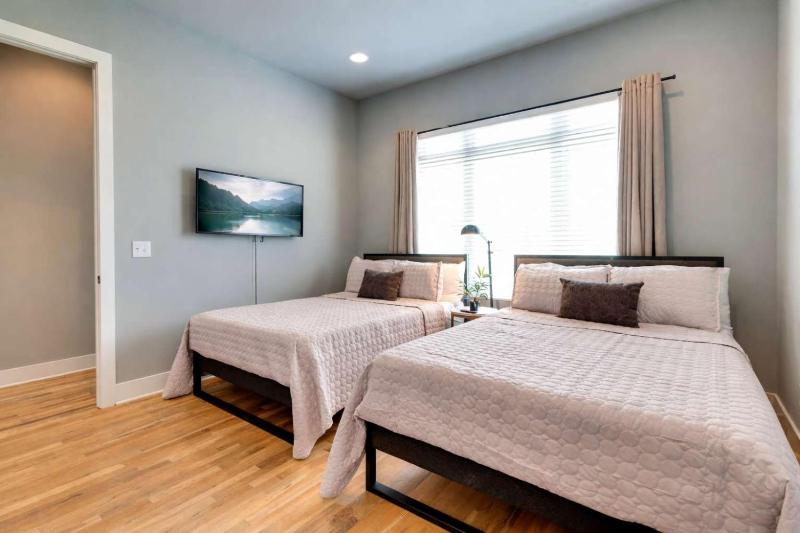 Gorgeous Nashville Retreat Skyline Rooftop - image 6