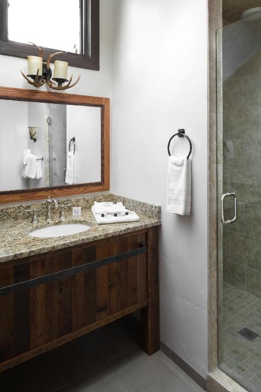 Suite with River View (2 Adults) image 2