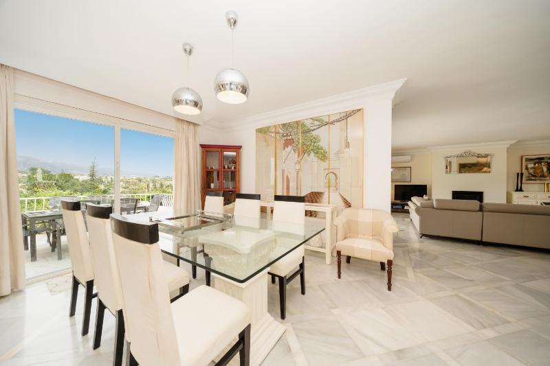 Villa Aviemore - Luxury Villa with Pool in Nueva Andalucia - image 47