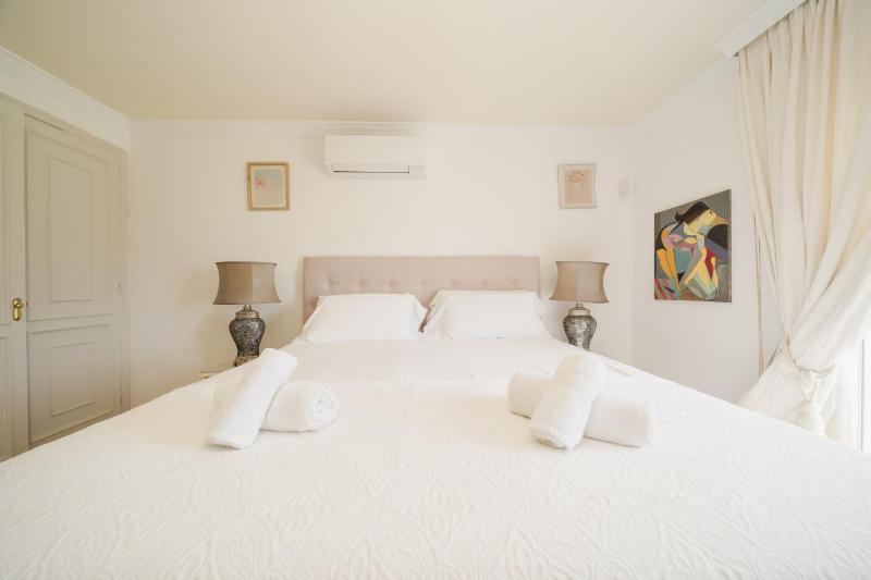 Villa Aviemore - Luxury Villa with Pool in Nueva Andalucia - image 38