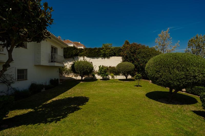 Villa Aviemore - Luxury Villa with Pool in Nueva Andalucia - image 43