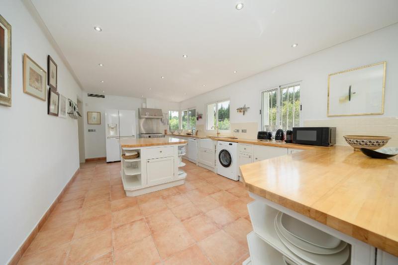 Villa Aviemore - Luxury Villa with Pool in Nueva Andalucia - image 32