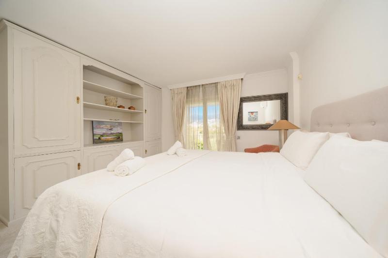 Villa Aviemore - Luxury Villa with Pool in Nueva Andalucia - image 40